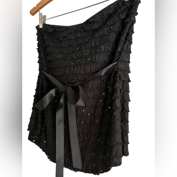 Sparkling Super Cute Black Shelly Tube Top with Ruffles a d Satin Bow - Picture 2 of 8